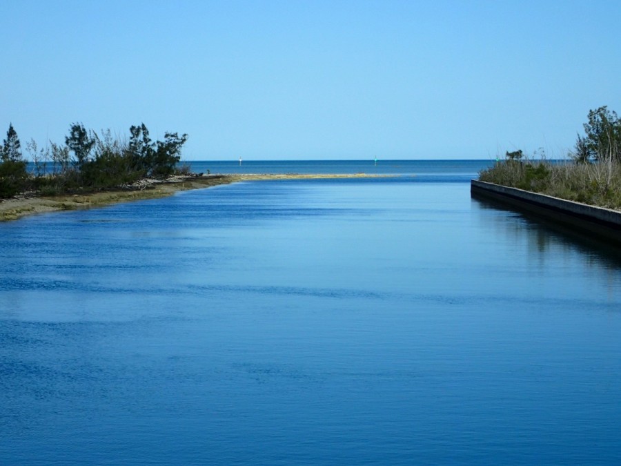 The Canal is about 8 miles long and cuts through the middle of the island of Grand Bahama from south to north; this easy access saved us many miles of open ocean passage to get to the Bahama Banks.